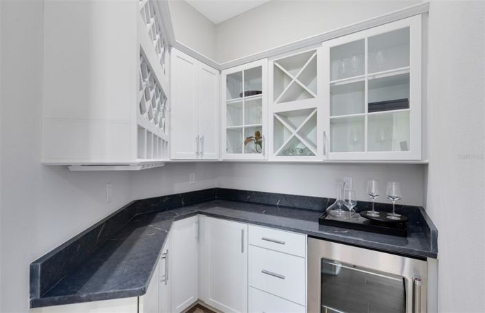 Image No.20-5 Bed Property for sale