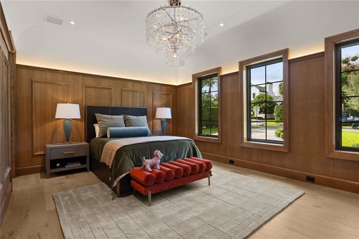 Image No.10-5 Bed Property for sale