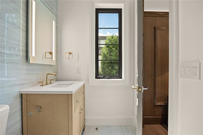 Image No.11-5 Bed Property for sale