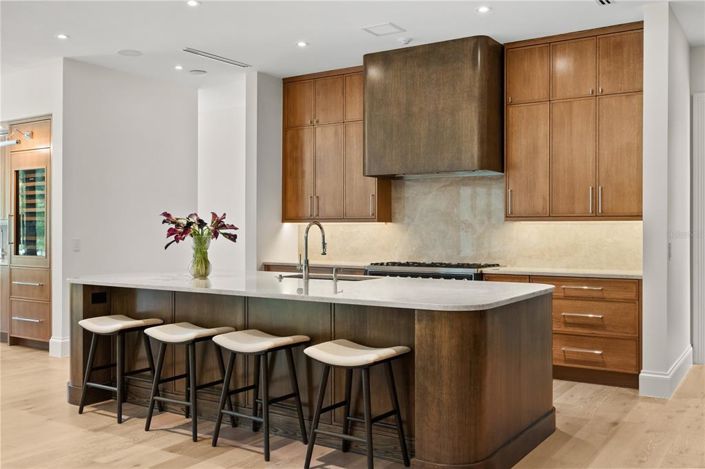 Image No.20-5 Bed Property for sale