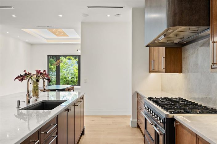 Image No.21-5 Bed Property for sale