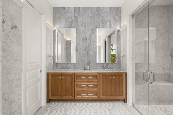 Image No.32-5 Bed Property for sale