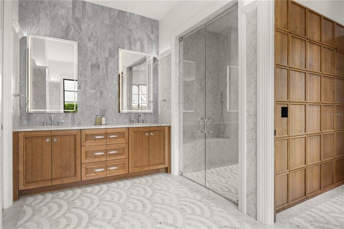 Image No.34-5 Bed Property for sale