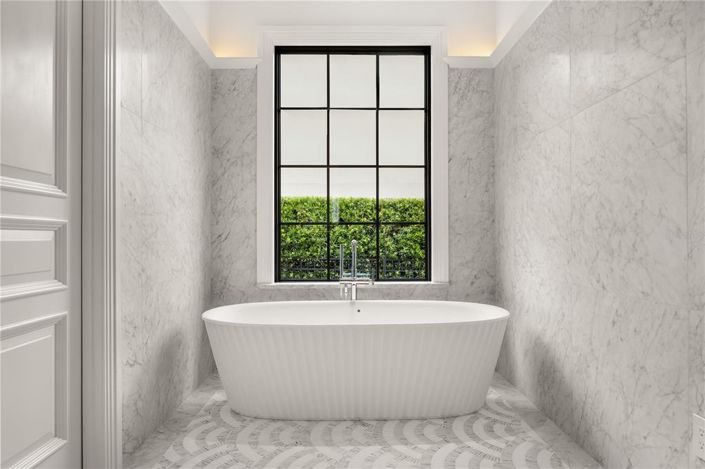 Image No.35-5 Bed Property for sale