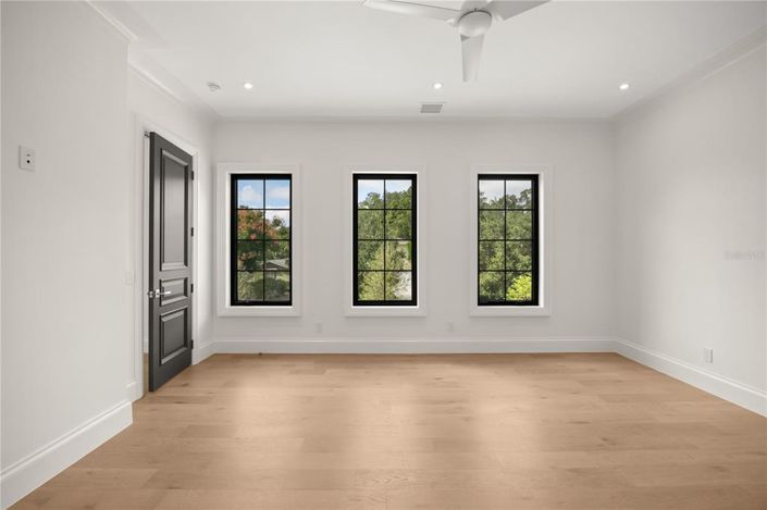 Image No.36-5 Bed Property for sale