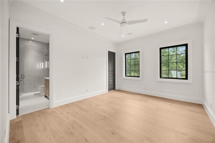 Image No.40-5 Bed Property for sale