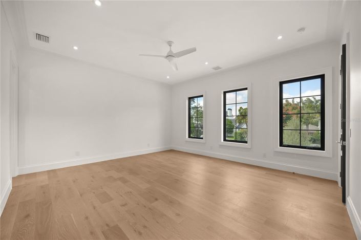 Image No.44-5 Bed Property for sale