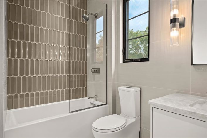 Image No.46-5 Bed Property for sale