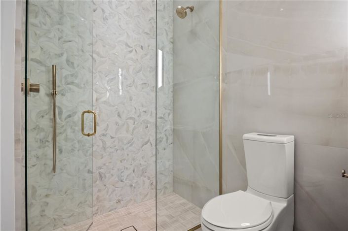 Image No.8-5 Bed Property for sale