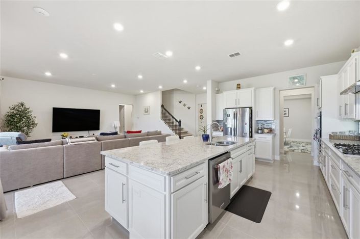 Image No.13-6 Bed Property for sale