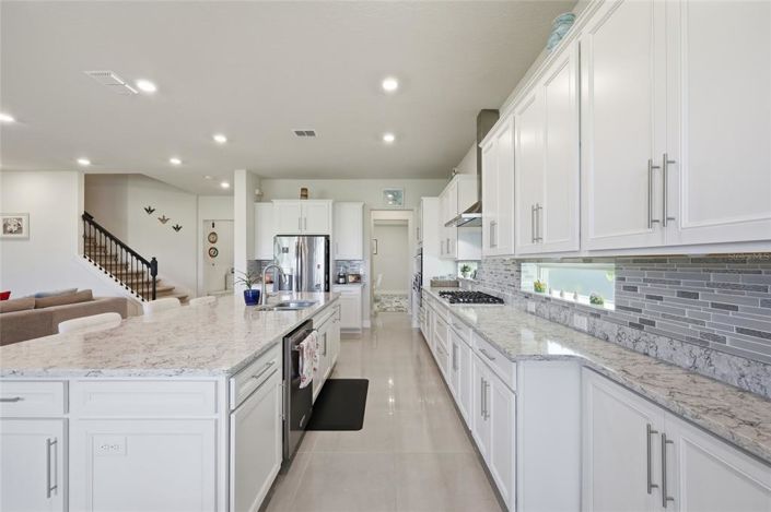 Image No.14-6 Bed Property for sale