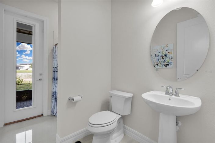 Image No.18-6 Bed Property for sale