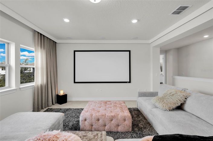 Image No.24-6 Bed Property for sale