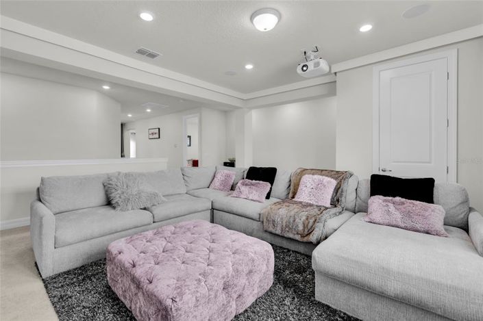 Image No.26-6 Bed Property for sale