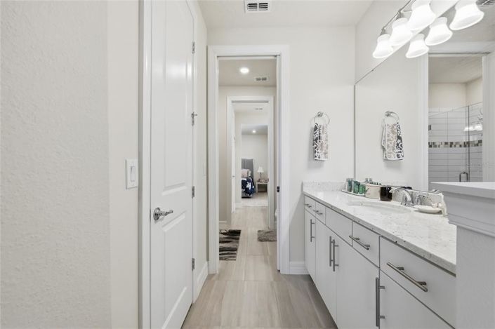 Image No.40-6 Bed Property for sale