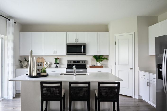 Image No.2-5 Bed Property for sale