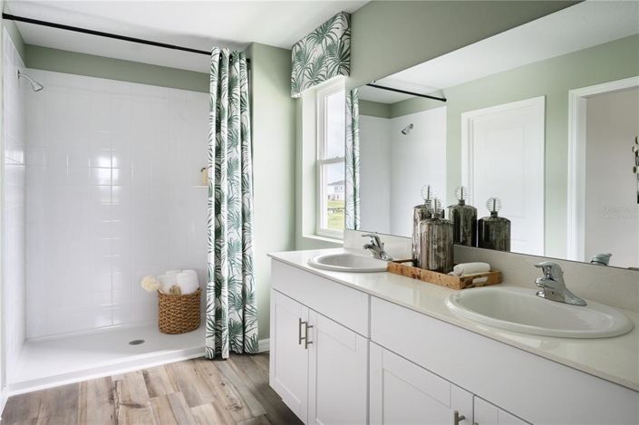 Image No.8-5 Bed Property for sale