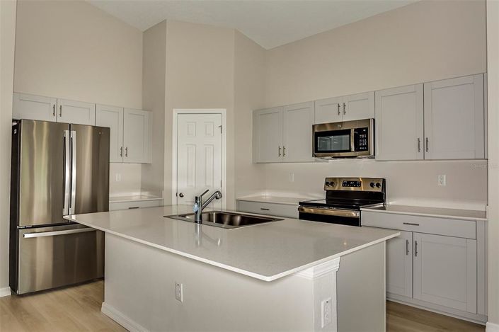 Image No.2-4 Bed Property for sale