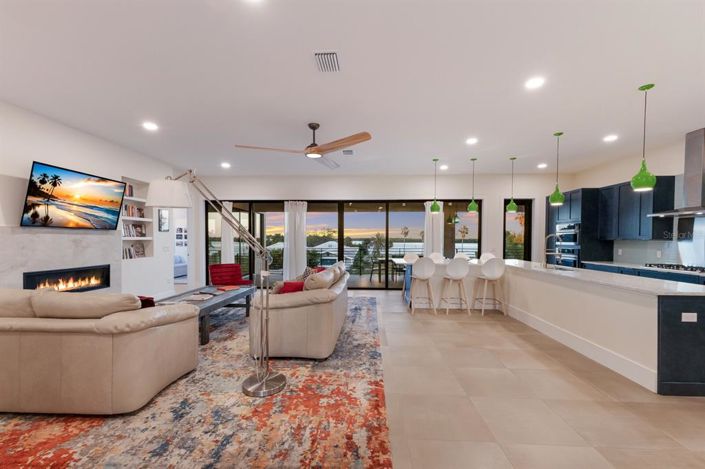 Image No.12-3 Bed Property for sale