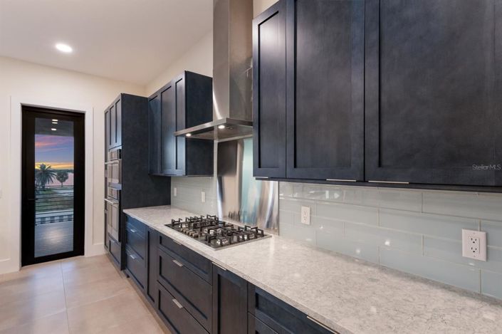 Image No.19-3 Bed Property for sale