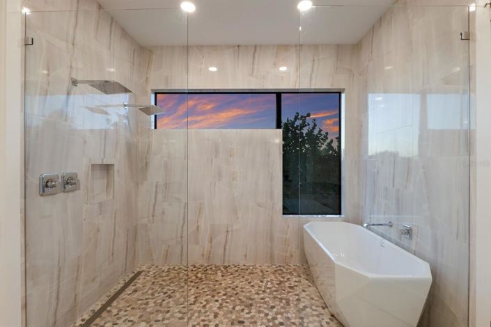 Image No.26-3 Bed Property for sale