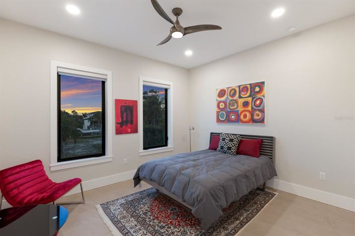 Image No.32-3 Bed Property for sale