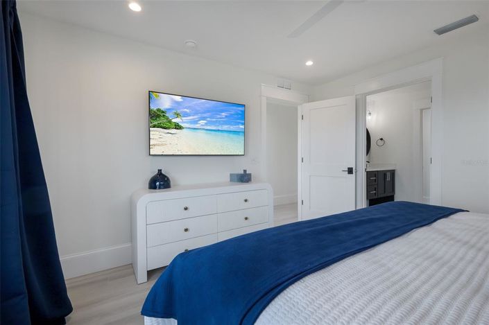 Image No.43-7 Bed Property for sale