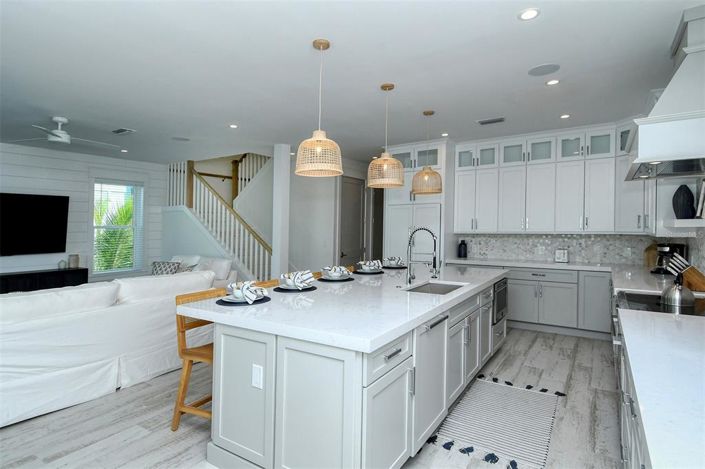 Image No.16-7 Bed Property for sale