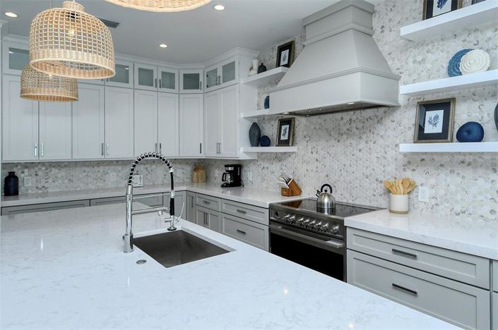 Image No.18-7 Bed Property for sale