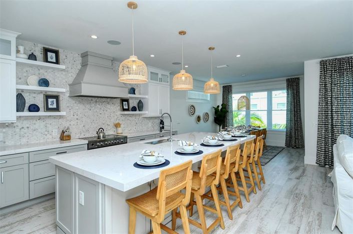 Image No.20-7 Bed Property for sale