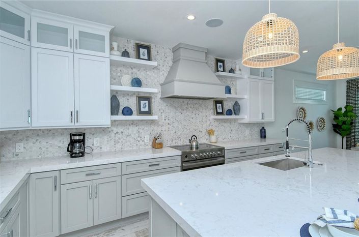 Image No.23-7 Bed Property for sale