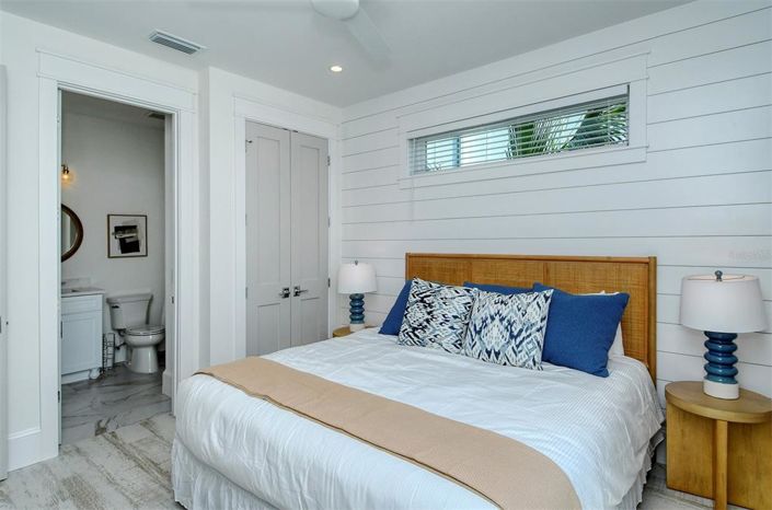 Image No.27-7 Bed Property for sale