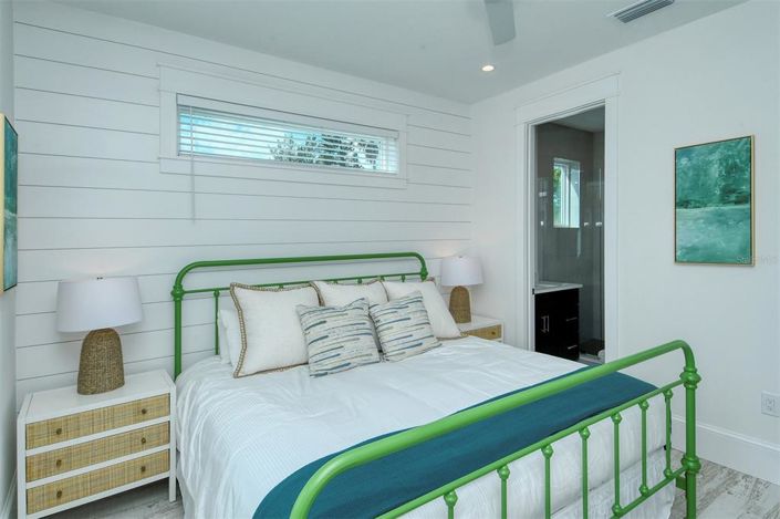 Image No.32-7 Bed Property for sale