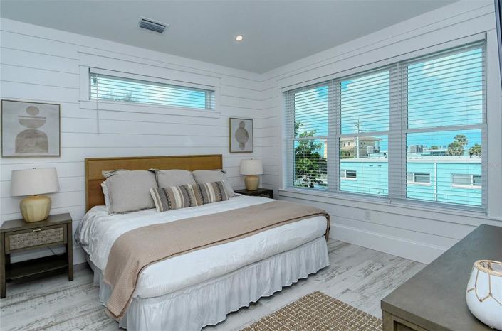 Image No.40-7 Bed Property for sale