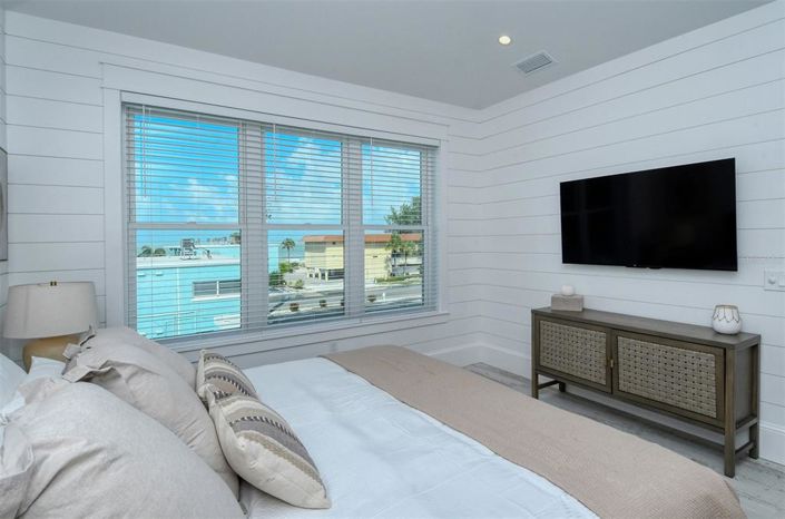 Image No.45-7 Bed Property for sale