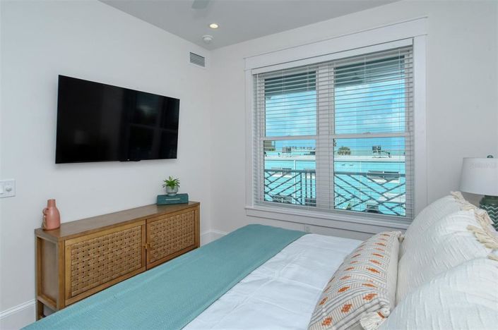 Image No.50-7 Bed Property for sale