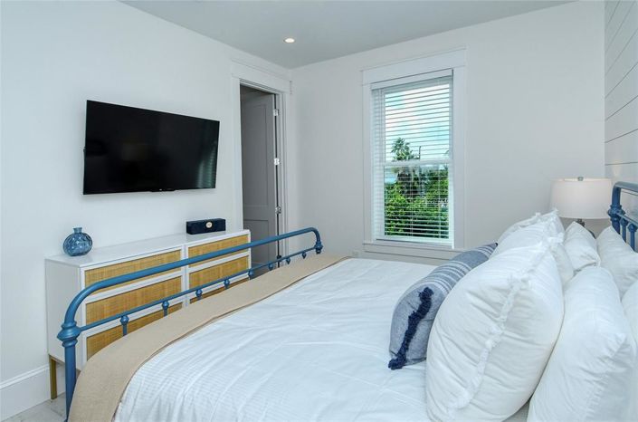 Image No.52-7 Bed Property for sale