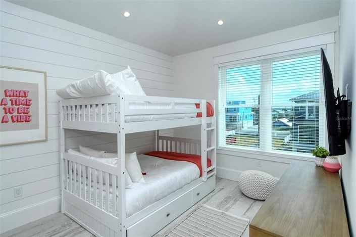 Image No.56-7 Bed Property for sale