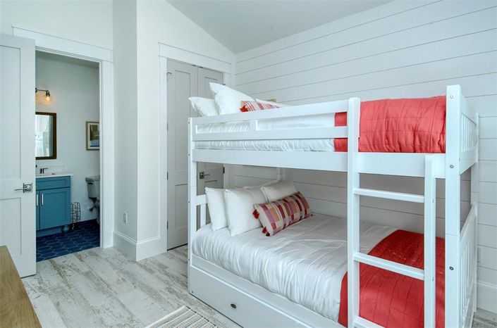 Image No.58-7 Bed Property for sale