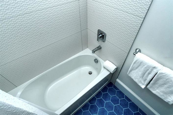 Image No.60-7 Bed Property for sale