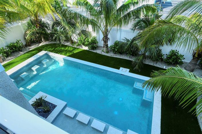 Image No.9-7 Bed Property for sale