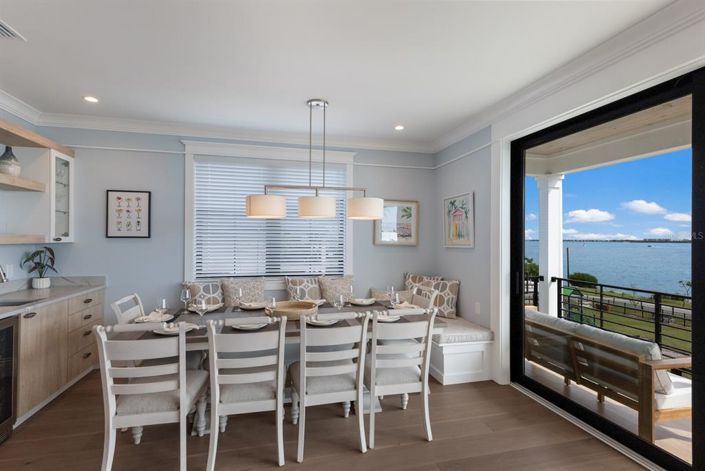 Image No.15-6 Bed Property for sale