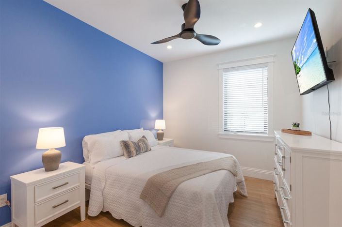 Image No.20-6 Bed Property for sale