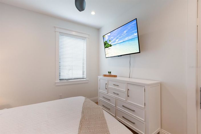 Image No.21-6 Bed Property for sale