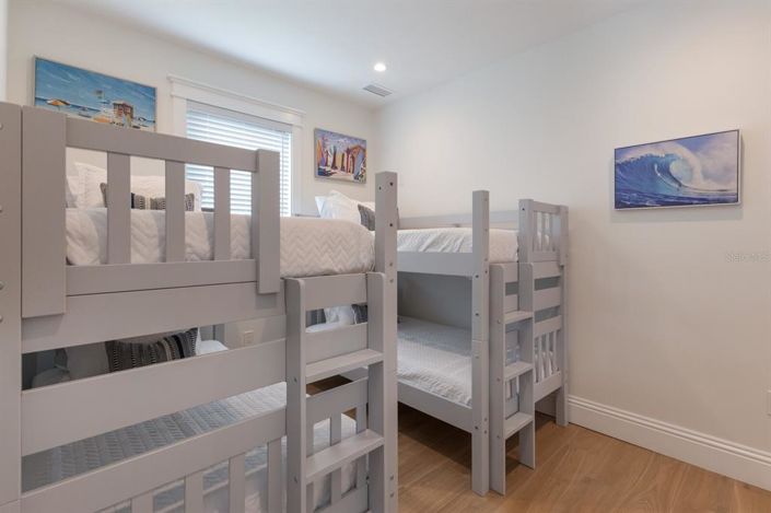 Image No.24-6 Bed Property for sale