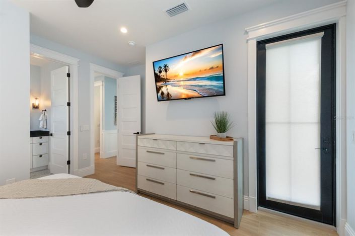 Image No.27-6 Bed Property for sale