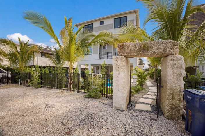 Image No.3-6 Bed Property for sale