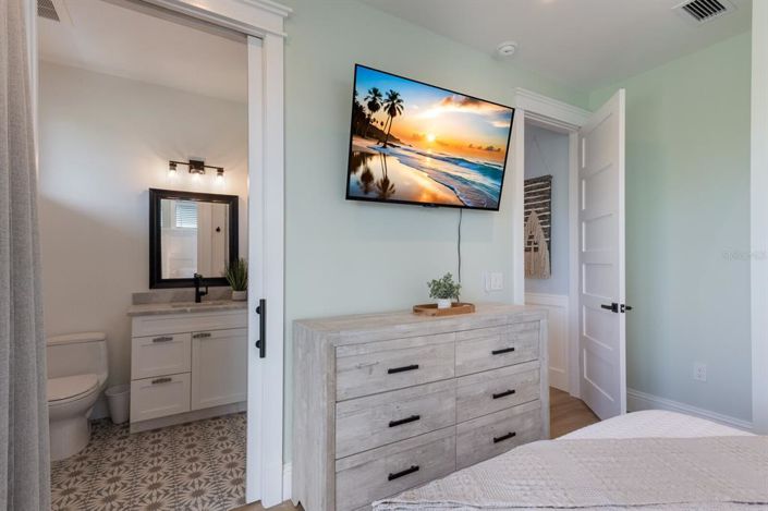 Image No.30-6 Bed Property for sale