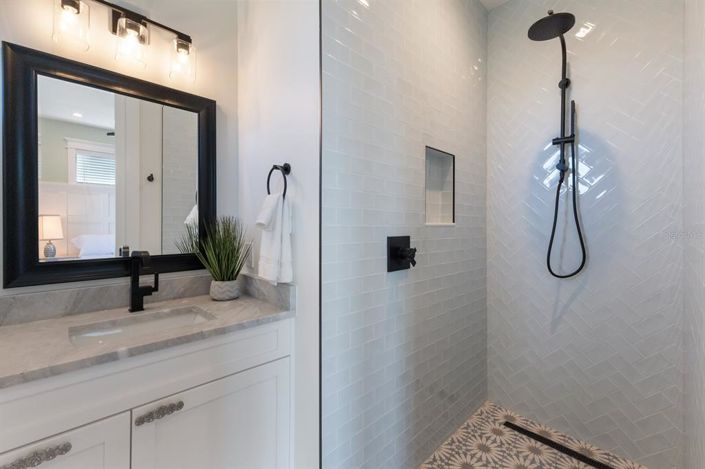 Image No.31-6 Bed Property for sale