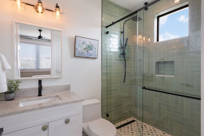 Image No.40-6 Bed Property for sale